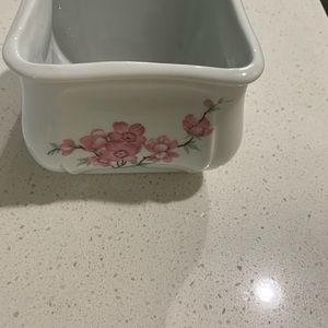 Porcelain jewelry holder